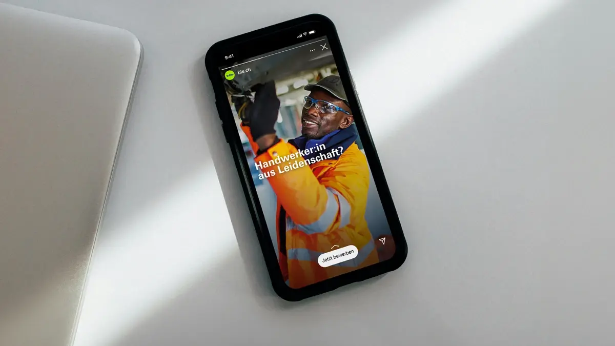 smartphone_instagram_story_mockup-1