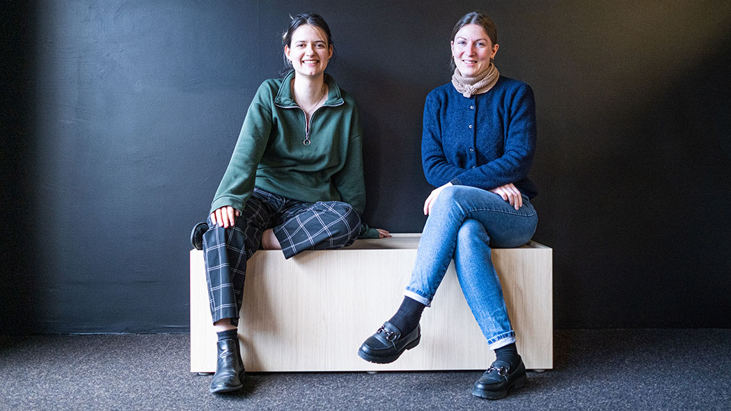 Paula und Deborah fördern ihre berufliche Entwicklung durch das Certificate of Advanced Studies an der Ad School Schweiz